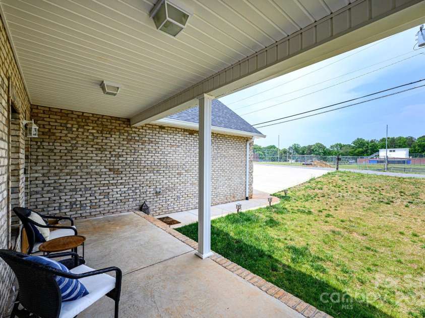 539 C Avenue, Maiden, NC 28650.  MLS# CAR4138036, YatesRealty ID 101. 