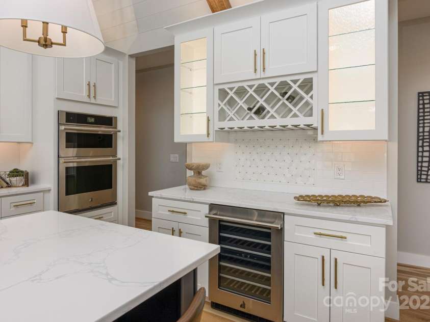 131 Dawn Mist Court, Hendersonville, NC 28791.  MLS# CAR4259597, YatesRealty ID 1010. 