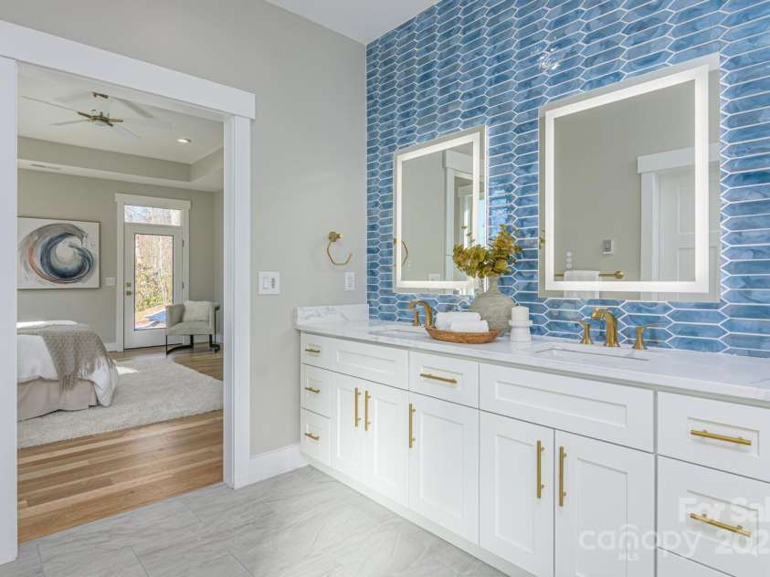 131 Dawn Mist Court, Hendersonville, NC 28791.  MLS# CAR4259597, YatesRealty ID 1010. 