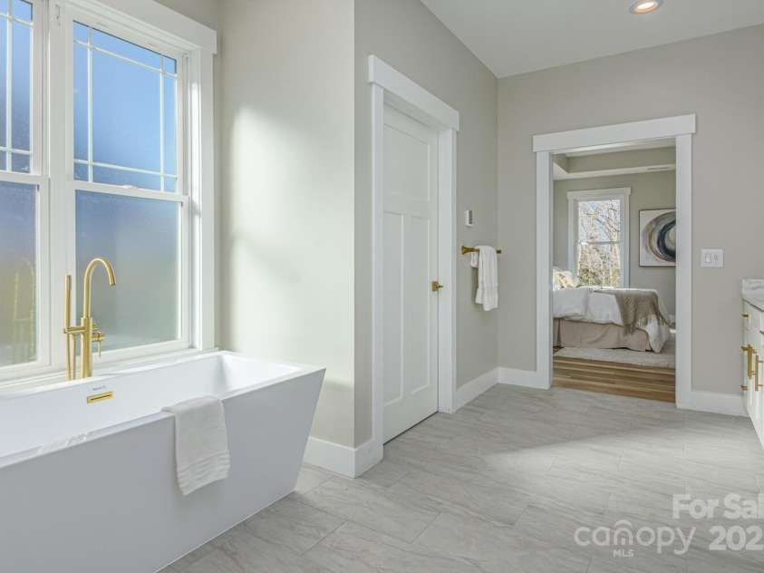 131 Dawn Mist Court, Hendersonville, NC 28791.  MLS# CAR4259597, YatesRealty ID 1010. 