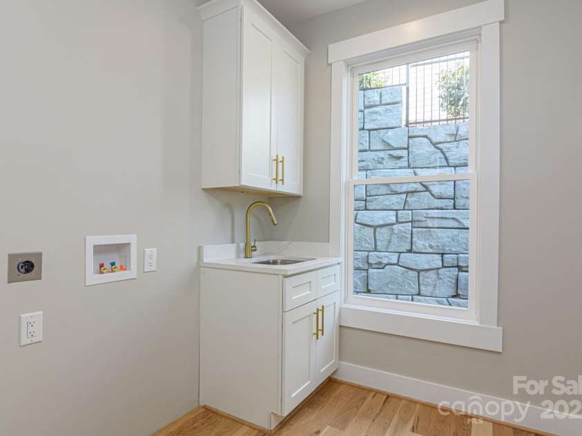 131 Dawn Mist Court, Hendersonville, NC 28791.  MLS# CAR4259597, YatesRealty ID 1010. Laundry Room