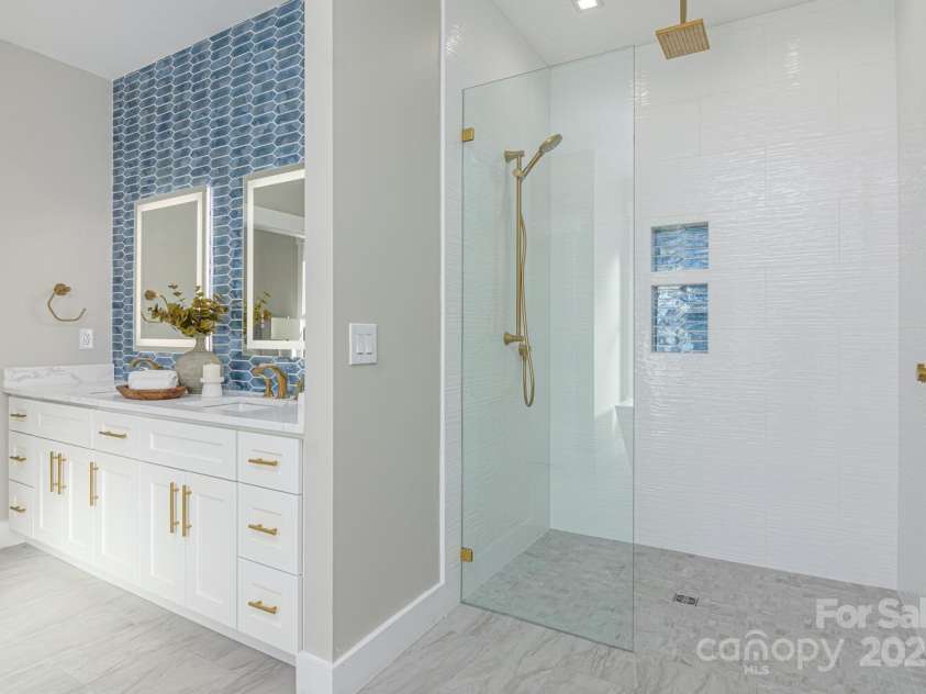 131 Dawn Mist Court, Hendersonville, NC 28791.  MLS# CAR4259597, YatesRealty ID 1010. No Steps Walk In Shower