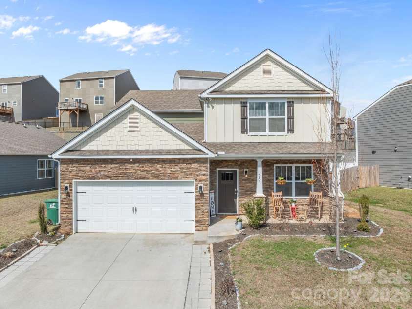 209 Marathon Lane, Candler, NC 28715.  MLS# CAR4352447, YatesRealty ID 10101. 