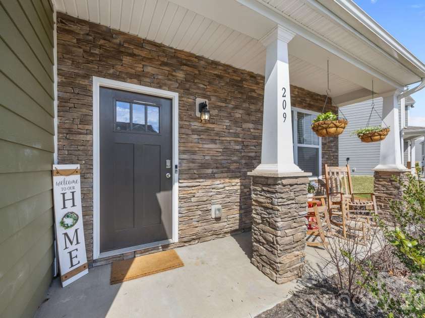 209 Marathon Lane, Candler, NC 28715.  MLS# CAR4352447, YatesRealty ID 10101. 