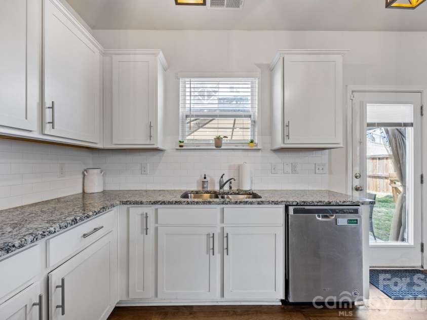 209 Marathon Lane, Candler, NC 28715.  MLS# CAR4352447, YatesRealty ID 10101. 