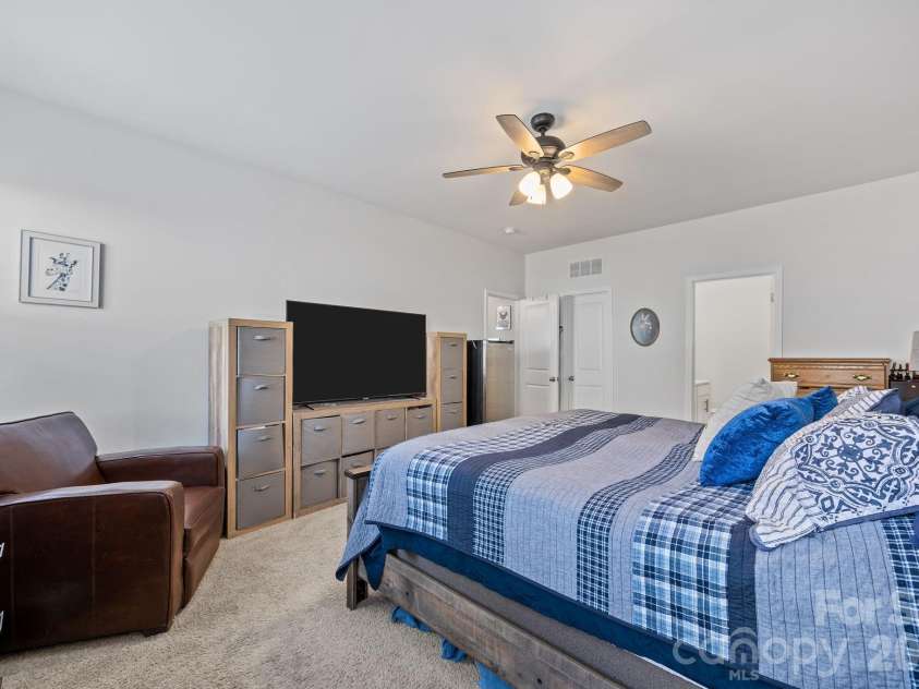 209 Marathon Lane, Candler, NC 28715.  MLS# CAR4352447, YatesRealty ID 10101. 
