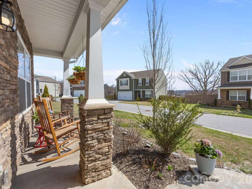 209 Marathon Lane, Candler, NC 28715.  MLS# CAR4352447, YatesRealty ID 10101. 