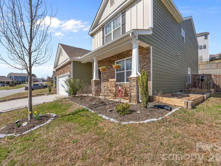 209 Marathon Lane, Candler, NC 28715.  MLS# CAR4352447, YatesRealty ID 10101. 
