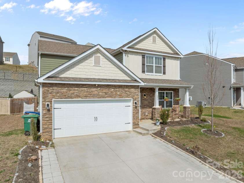 209 Marathon Lane, Candler, NC 28715.  MLS# CAR4352447, YatesRealty ID 10101. 