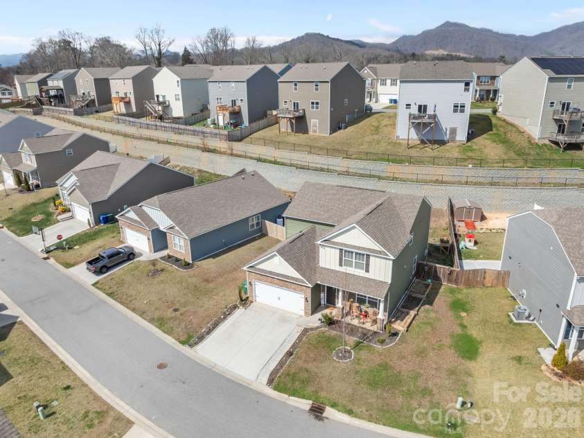 209 Marathon Lane, Candler, NC 28715.  MLS# CAR4352447, YatesRealty ID 10101. 
