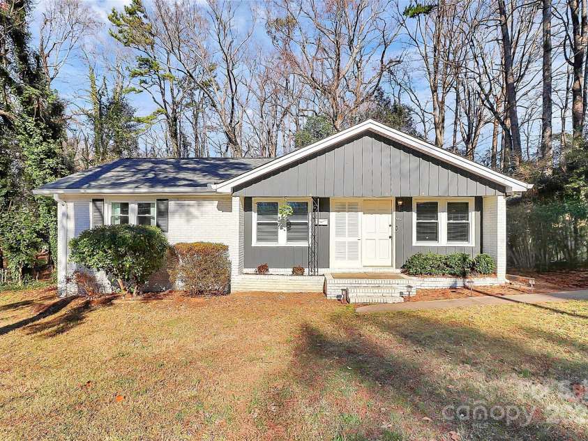 4321 Gillespie Court, Charlotte, NC 28205.  MLS# CAR4217984, YatesRealty ID 10101. 