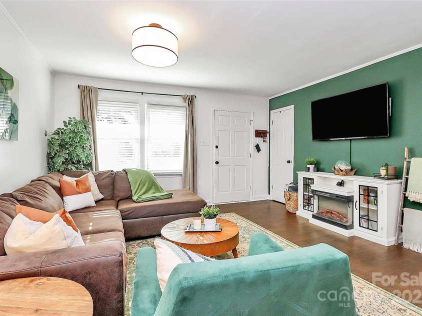 4321 Gillespie Court, Charlotte, NC 28205.  MLS# CAR4217984, YatesRealty ID 10101. 