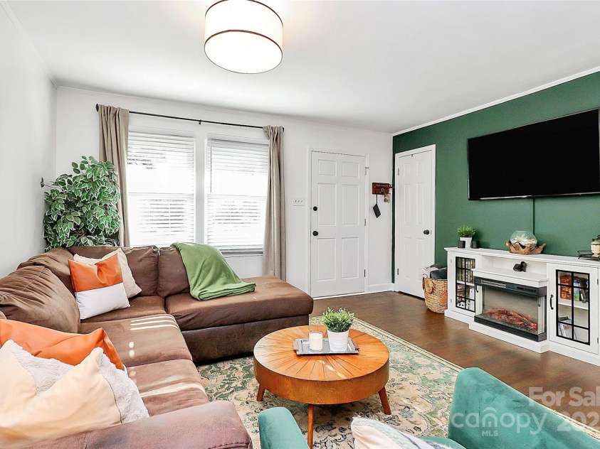 4321 Gillespie Court, Charlotte, NC 28205.  MLS# CAR4217984, YatesRealty ID 10101. 