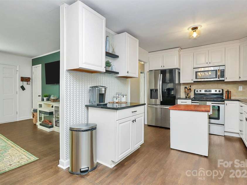 4321 Gillespie Court, Charlotte, NC 28205.  MLS# CAR4217984, YatesRealty ID 10101. 
