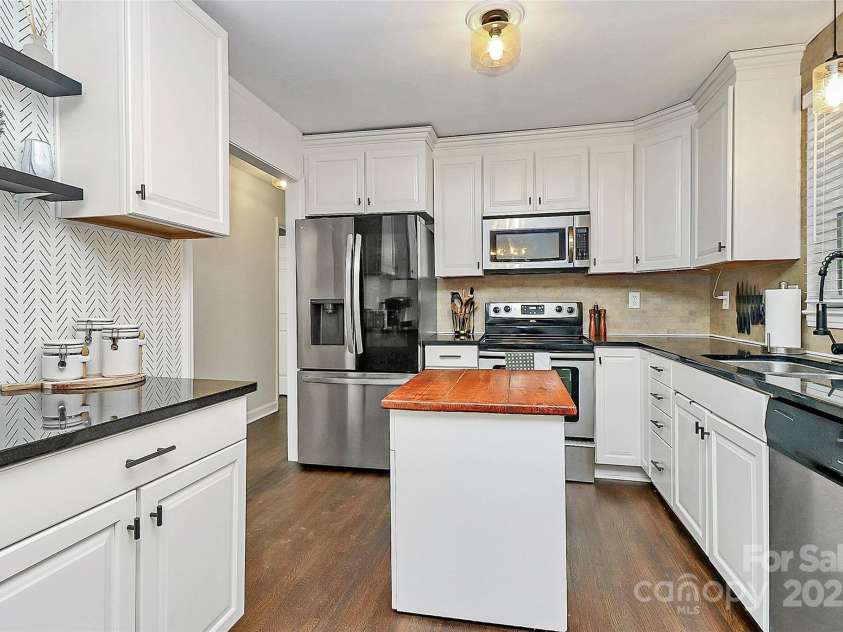 4321 Gillespie Court, Charlotte, NC 28205.  MLS# CAR4217984, YatesRealty ID 10101. 