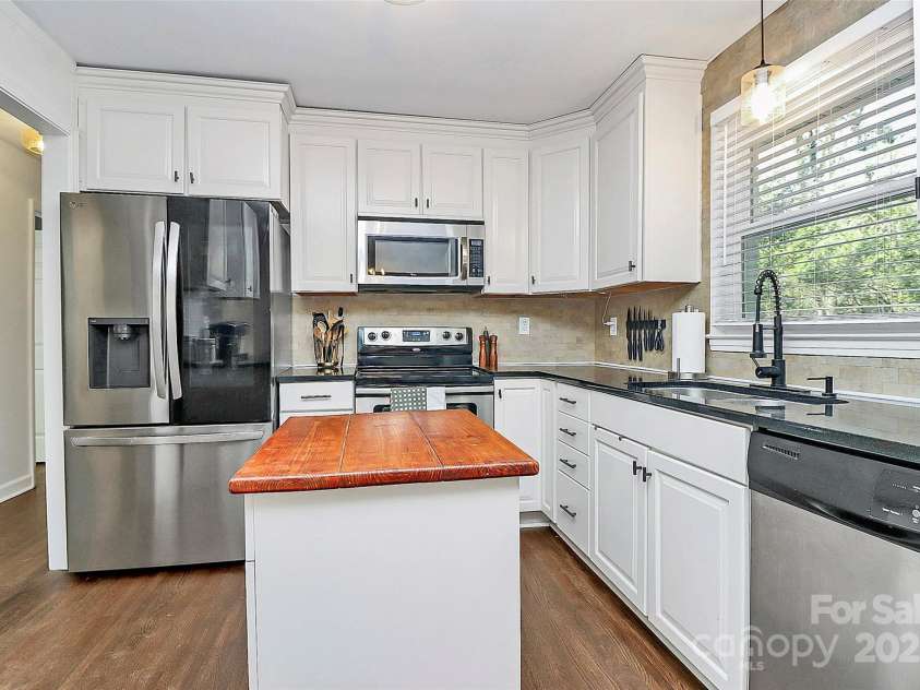 4321 Gillespie Court, Charlotte, NC 28205.  MLS# CAR4217984, YatesRealty ID 10101. 