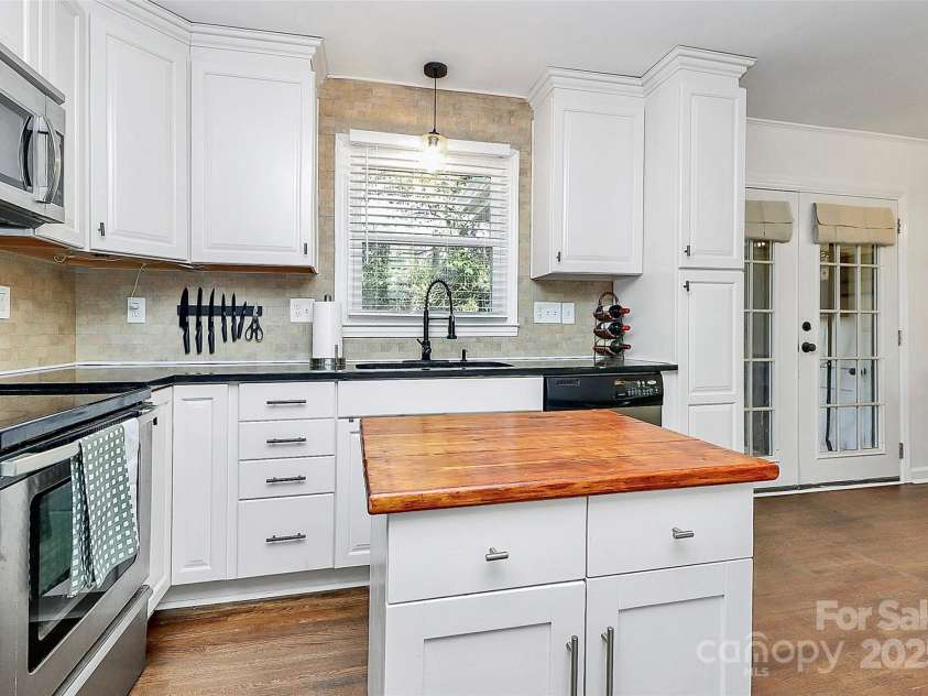 4321 Gillespie Court, Charlotte, NC 28205.  MLS# CAR4217984, YatesRealty ID 10101. 