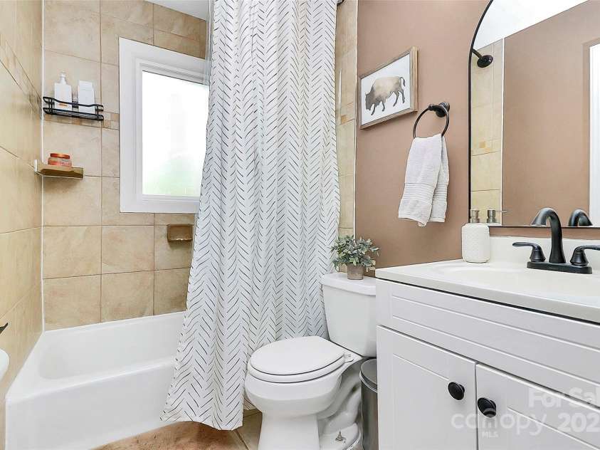4321 Gillespie Court, Charlotte, NC 28205.  MLS# CAR4217984, YatesRealty ID 10101. 