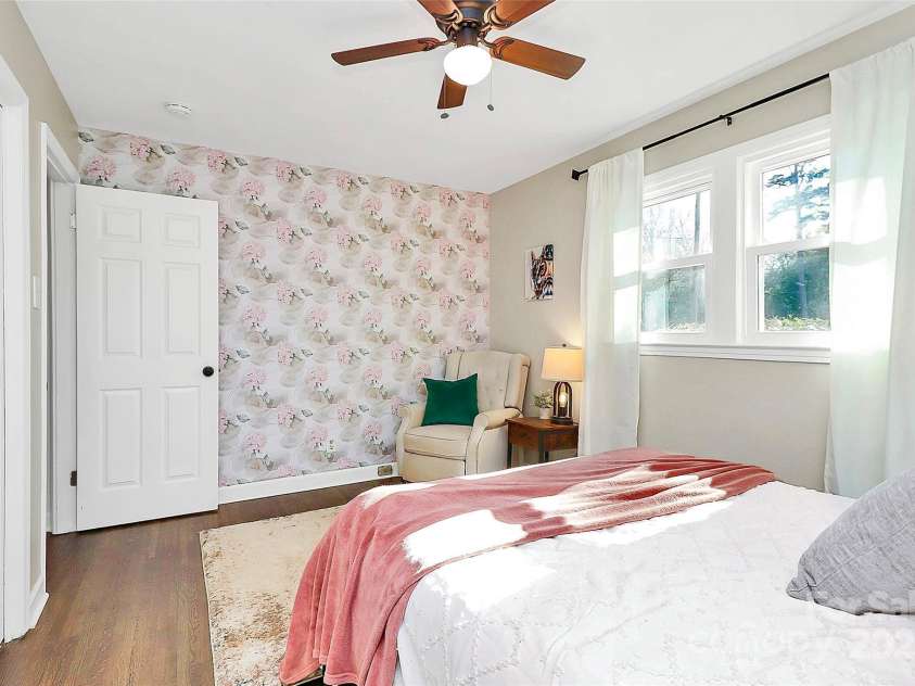 4321 Gillespie Court, Charlotte, NC 28205.  MLS# CAR4217984, YatesRealty ID 10101. 