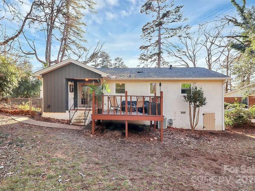 4321 Gillespie Court, Charlotte, NC 28205.  MLS# CAR4217984, YatesRealty ID 10101. 