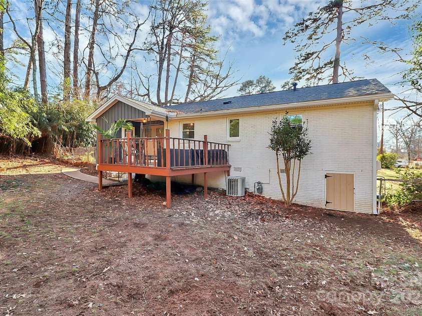 4321 Gillespie Court, Charlotte, NC 28205.  MLS# CAR4217984, YatesRealty ID 10101. 