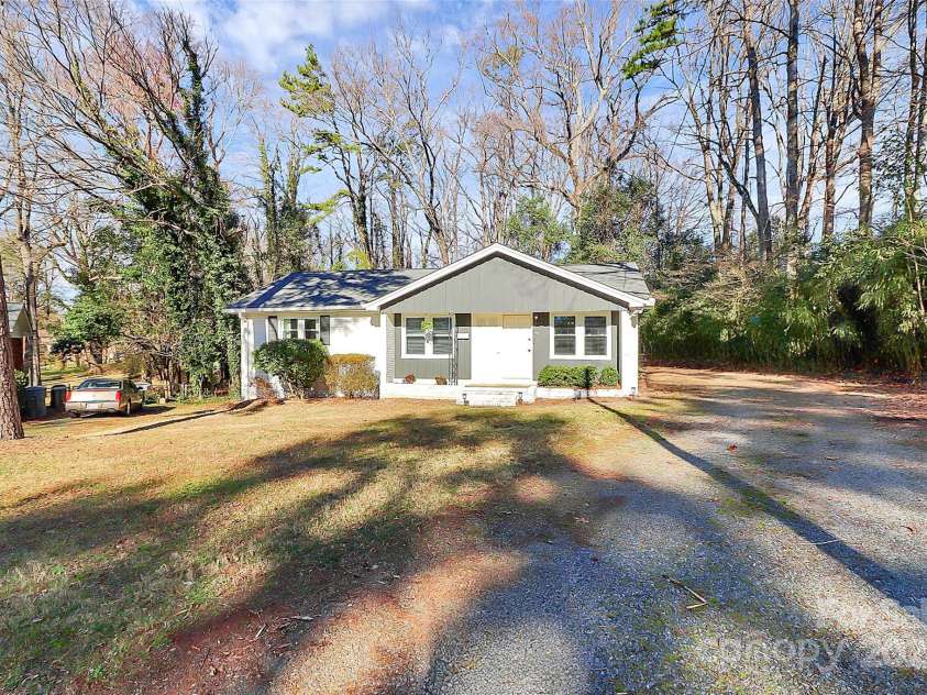 4321 Gillespie Court, Charlotte, NC 28205.  MLS# CAR4217984, YatesRealty ID 10101. 