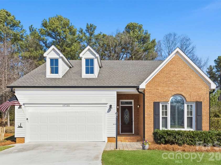 19705 Swiss Stone Lane, Cornelius, NC 28031.  MLS# CAR4354567, YatesRealty ID 10102. 