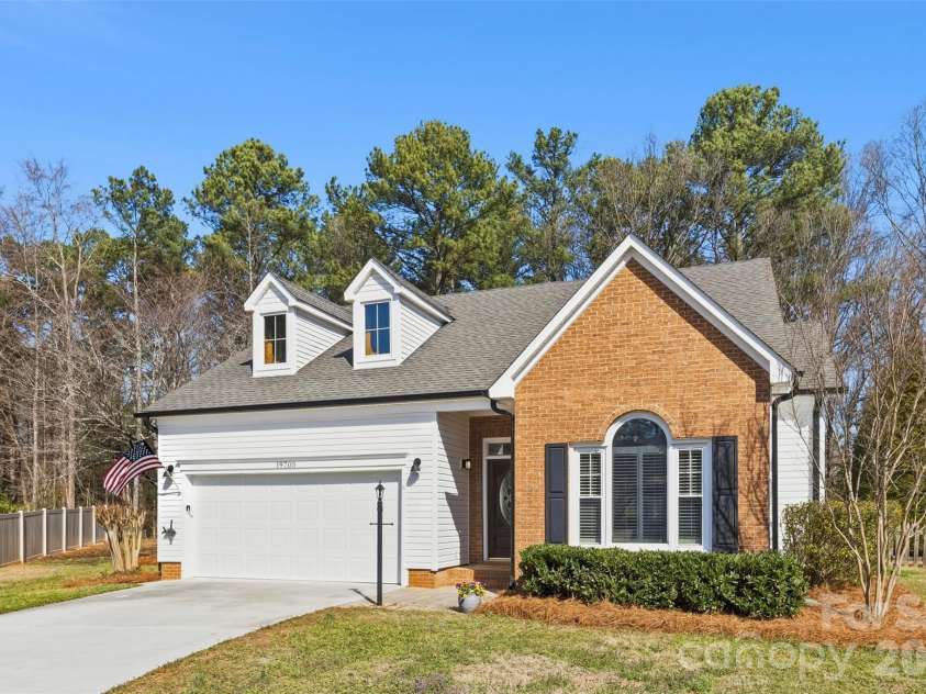 19705 Swiss Stone Lane, Cornelius, NC 28031.  MLS# CAR4354567, YatesRealty ID 10102. 
