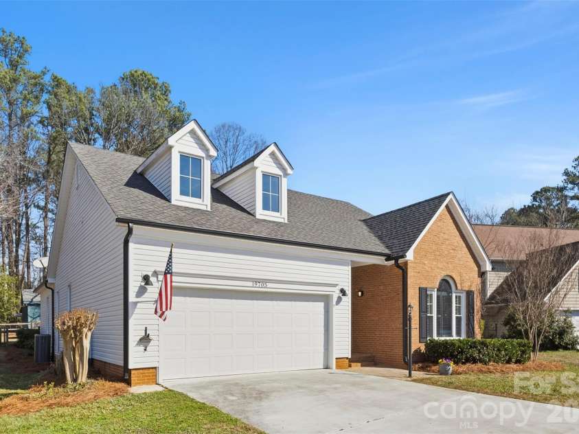 19705 Swiss Stone Lane, Cornelius, NC 28031.  MLS# CAR4354567, YatesRealty ID 10102. 
