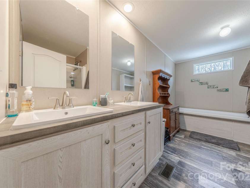 2647 Dusty Trail Lane, Lancaster, SC 29720.  MLS# CAR4230934, YatesRealty ID 10102. Primary bathroom