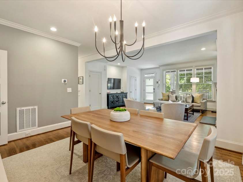 2121 Club Road, Charlotte, NC 28205.  MLS# CAR4252964, YatesRealty ID 10103. 