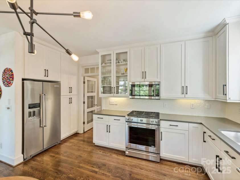 2121 Club Road, Charlotte, NC 28205.  MLS# CAR4252964, YatesRealty ID 10103. 