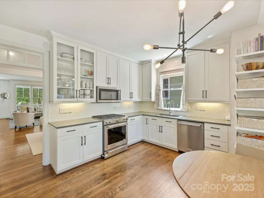 2121 Club Road, Charlotte, NC 28205.  MLS# CAR4252964, YatesRealty ID 10103. 