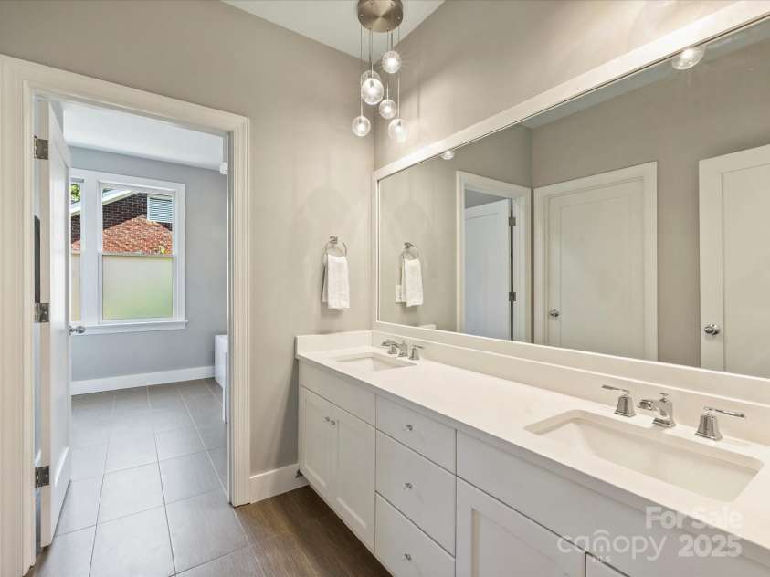 2121 Club Road, Charlotte, NC 28205.  MLS# CAR4252964, YatesRealty ID 10103. 