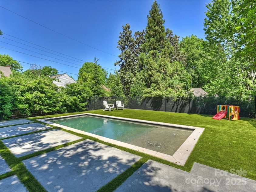 2121 Club Road, Charlotte, NC 28205.  MLS# CAR4252964, YatesRealty ID 10103. 