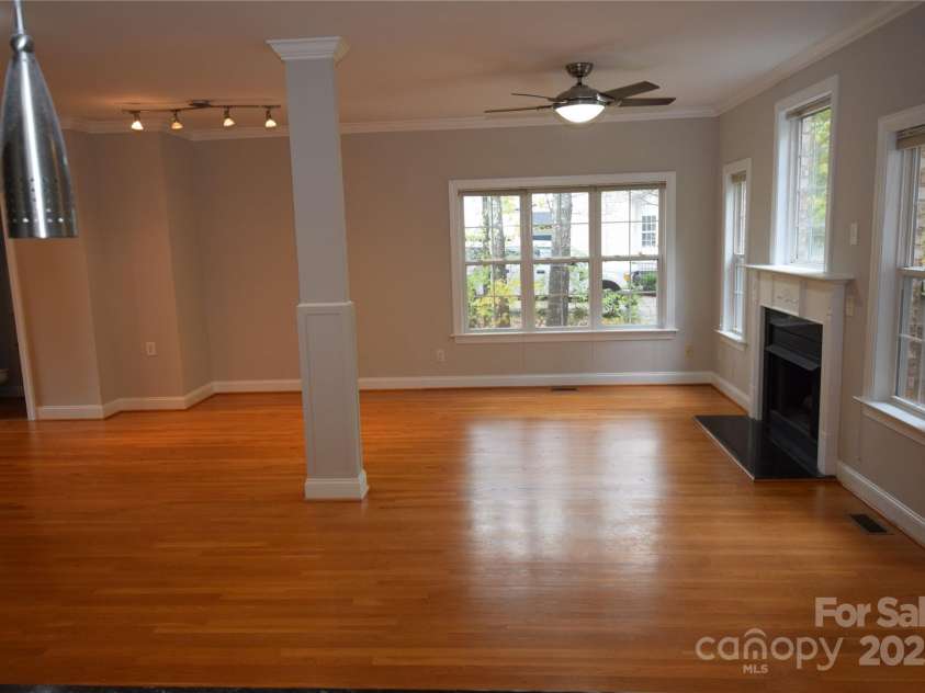 809 Pine Forest Road, Charlotte, NC 28214.  MLS# CAR4203407, YatesRealty ID 10103. Great room from kitchen