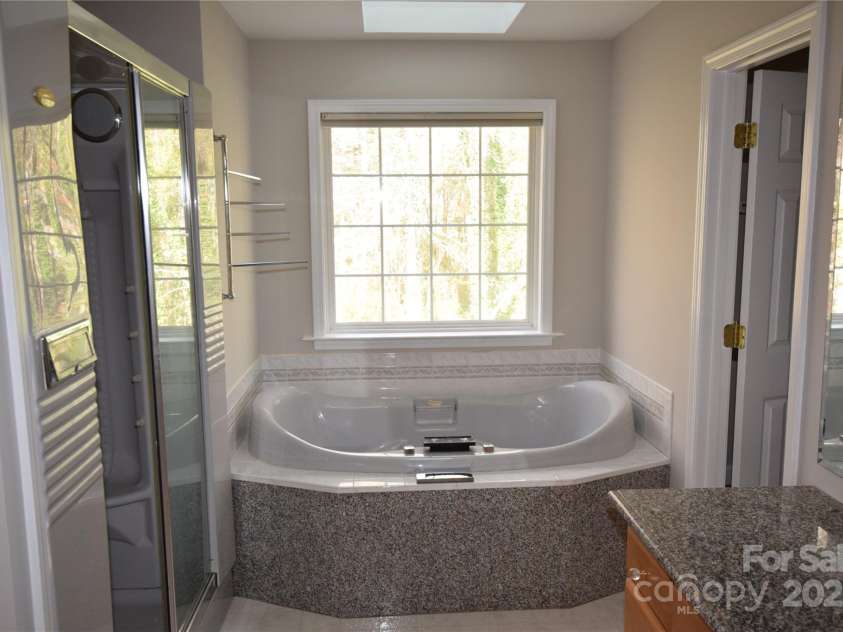 809 Pine Forest Road, Charlotte, NC 28214.  MLS# CAR4203407, YatesRealty ID 10103. Jetted tub primary bath.