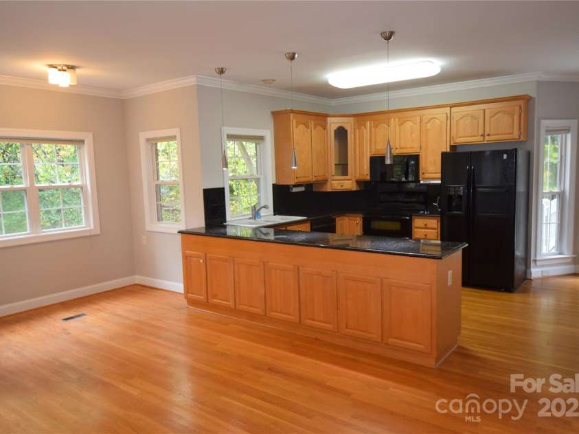 809 Pine Forest Road, Charlotte, NC 28214.  MLS# CAR4203407, YatesRealty ID 10103. Kitchen