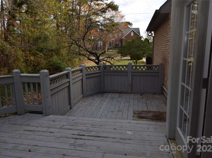809 Pine Forest Road, Charlotte, NC 28214.  MLS# CAR4203407, YatesRealty ID 10103. Side deck