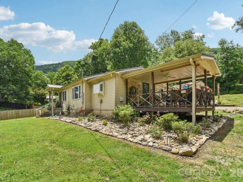 19 Lockman Road, Maggie Valley, NC 28751.  MLS# CAR4270927, YatesRealty ID 10105. 