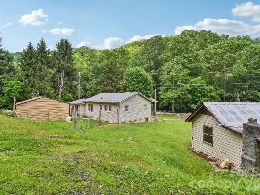 19 Lockman Road, Maggie Valley, NC 28751.  MLS# CAR4270927, YatesRealty ID 10105. 