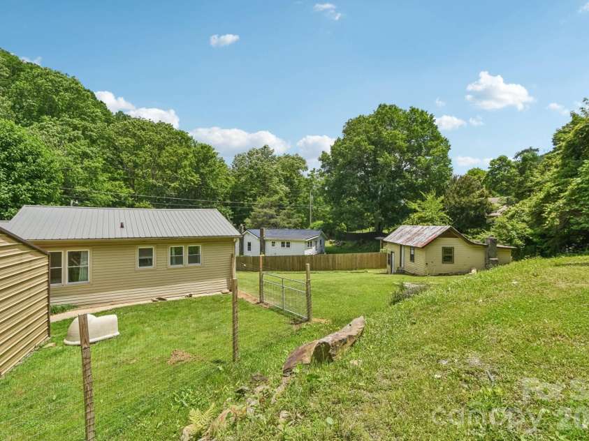 19 Lockman Road, Maggie Valley, NC 28751.  MLS# CAR4270927, YatesRealty ID 10105. 