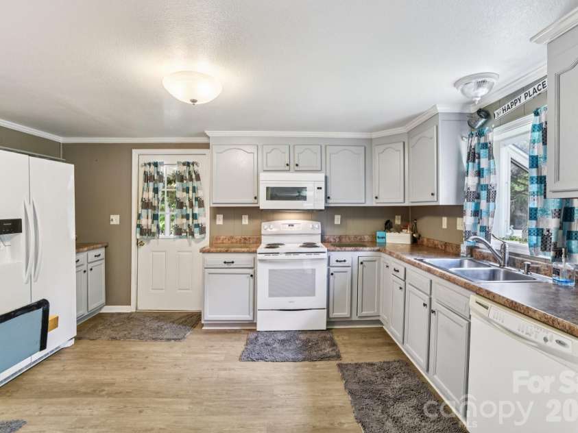 19 Lockman Road, Maggie Valley, NC 28751.  MLS# CAR4270927, YatesRealty ID 10105. Kitchen