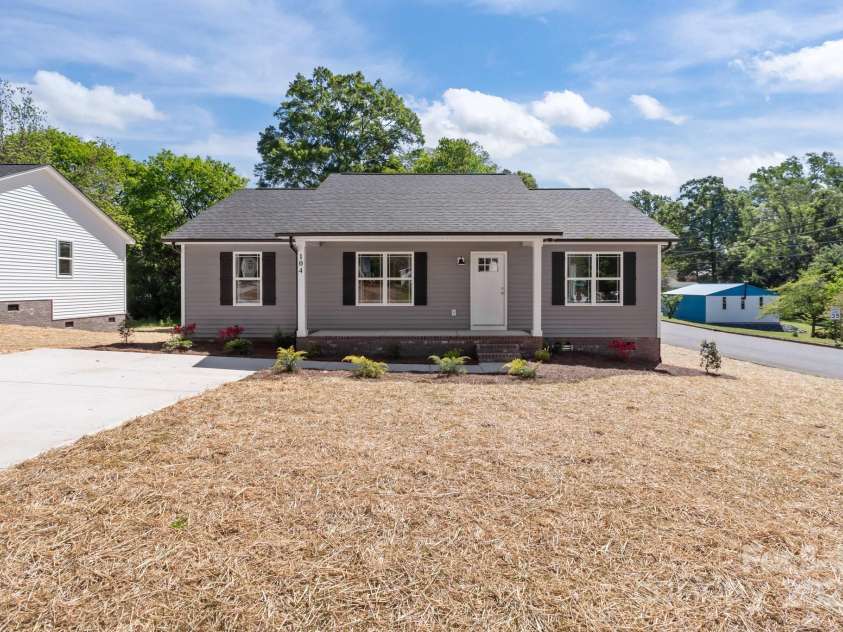 104 Cleveland Avenue, Albemarle, NC 28001.  MLS# CAR4248062, YatesRealty ID 10107. 