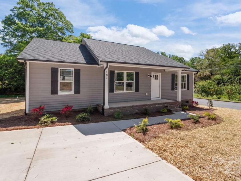 104 Cleveland Avenue, Albemarle, NC 28001.  MLS# CAR4248062, YatesRealty ID 10107. 