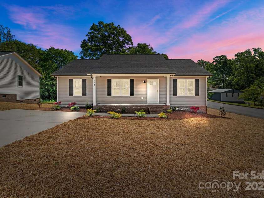 104 Cleveland Avenue, Albemarle, NC 28001.  MLS# CAR4248062, YatesRealty ID 10107. Hello Gorgeous!