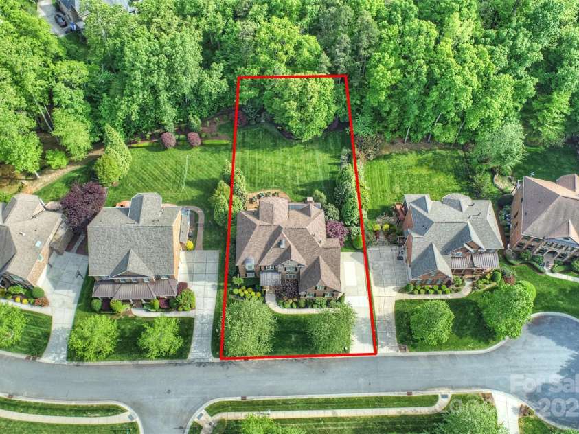 2001 Arundale Lane, Matthews, NC 28104.  MLS# CAR4248110, YatesRealty ID 10108. 