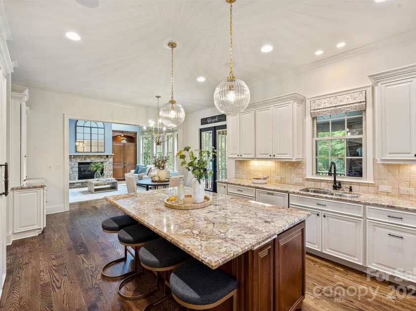 2001 Arundale Lane, Matthews, NC 28104.  MLS# CAR4248110, YatesRealty ID 10108. 