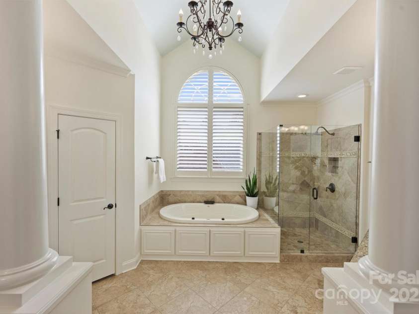 2001 Arundale Lane, Matthews, NC 28104.  MLS# CAR4248110, YatesRealty ID 10108. 