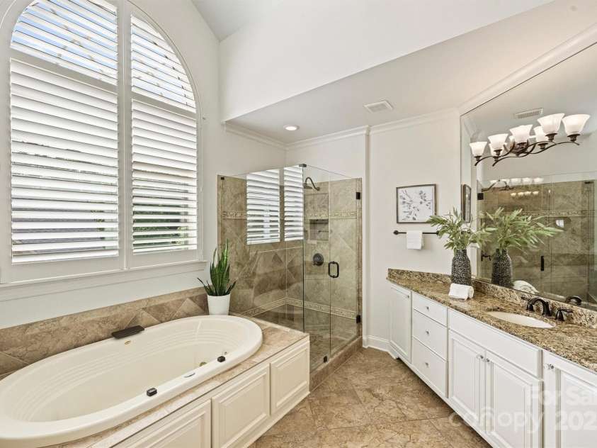 2001 Arundale Lane, Matthews, NC 28104.  MLS# CAR4248110, YatesRealty ID 10108. 